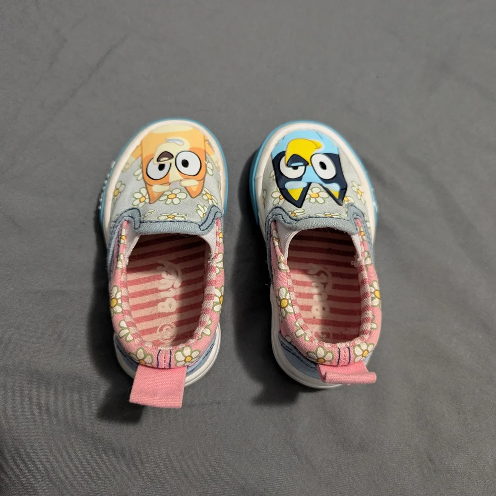 Bluey Slip-On Sneakers Size 5c Toddler 5 - Picture 2 of 6